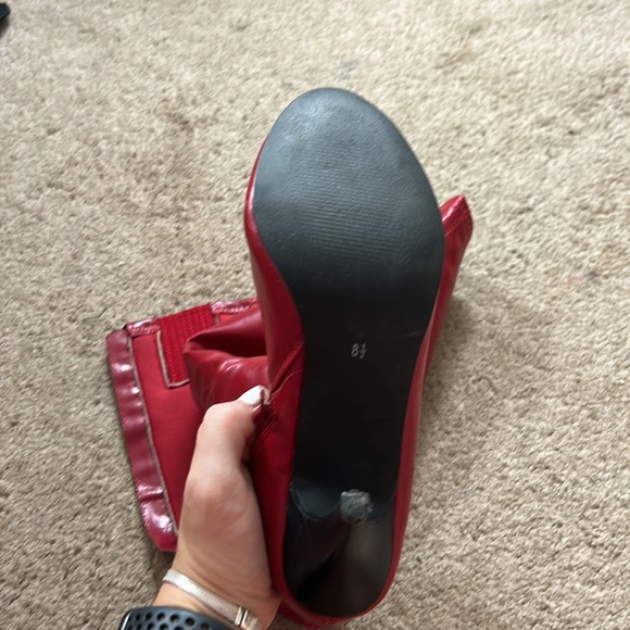 Red boots - Picture 2 of 2